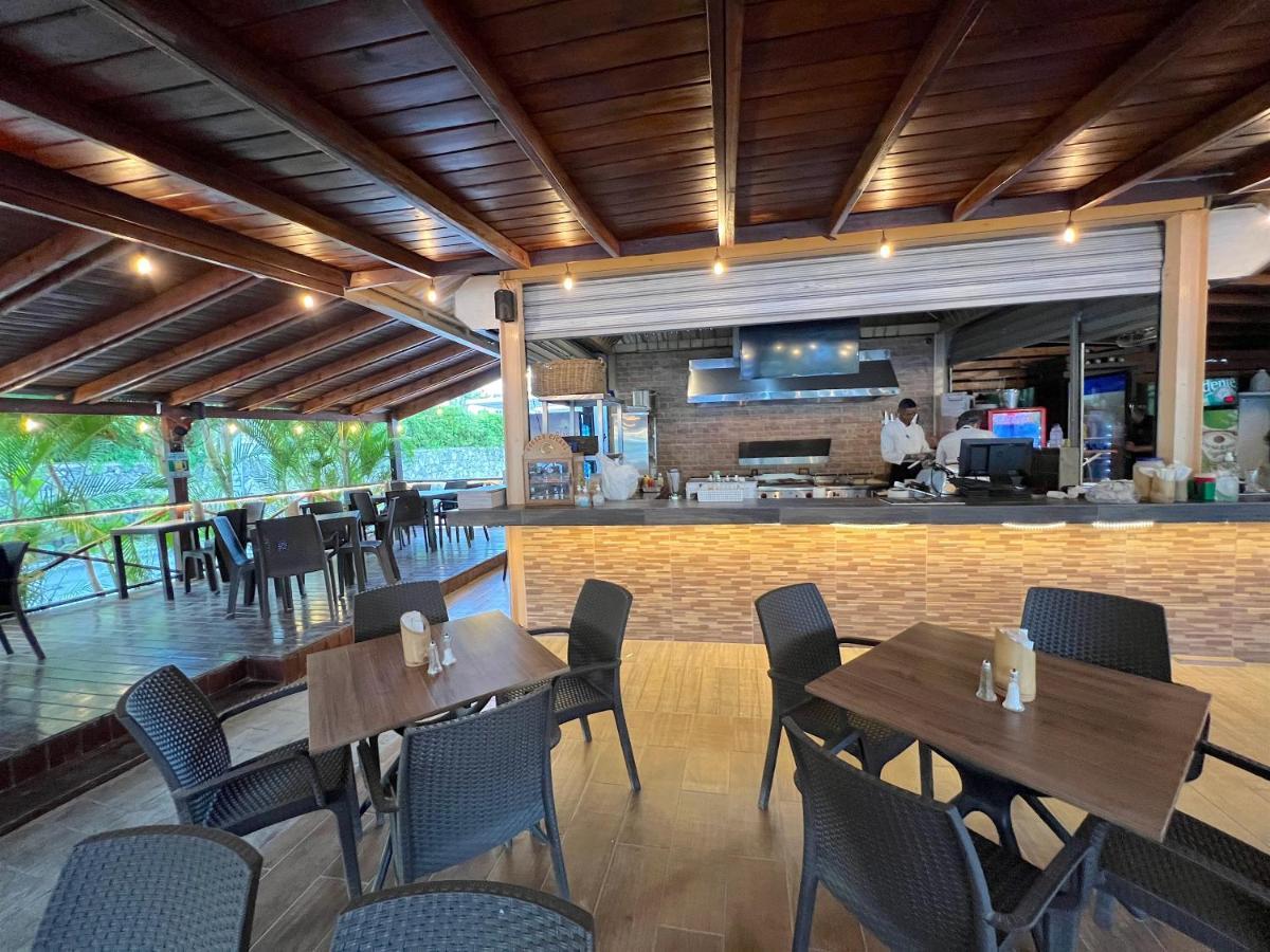 Sol Caribe Suites - Playa Los Corales - Beach Club, Wifi, Swimming Pool 푼타 카나 외부 사진